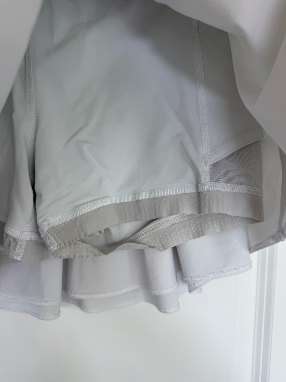 Lululemon Court Rival High Rise Skirt in White size 8 - Picture 5 of 10
